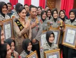 Kapolri Didampingi Ketum Bhayangkari Hadiri Hari Jadi ke 75 Polwan